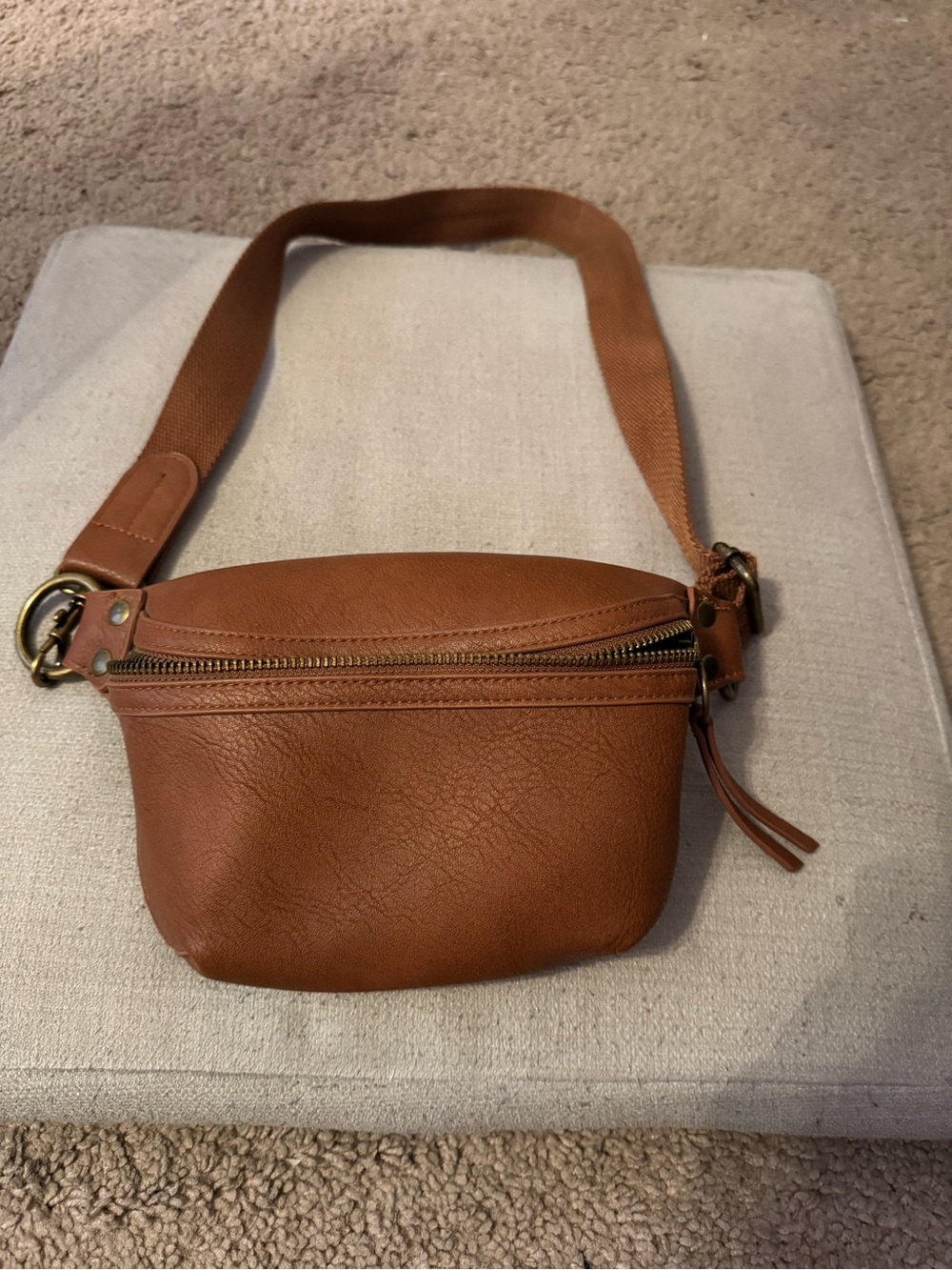 Universal Thread Tan Brown Leather Crossbody Belt Bag